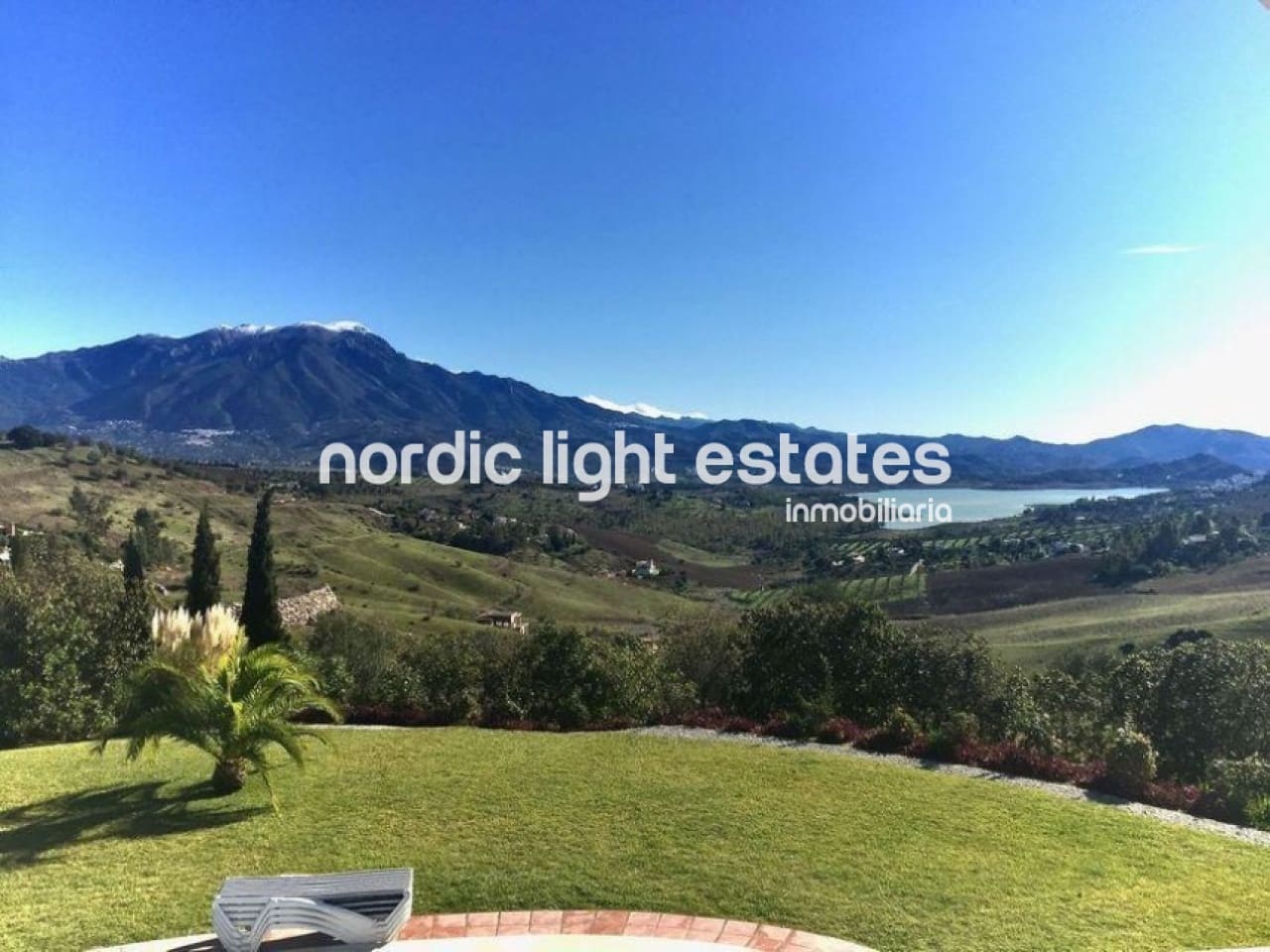 6 sypialnia Willa na sprzedaż w Vinuela z basenem garażem - 820 000 € (Ref: 8558782)