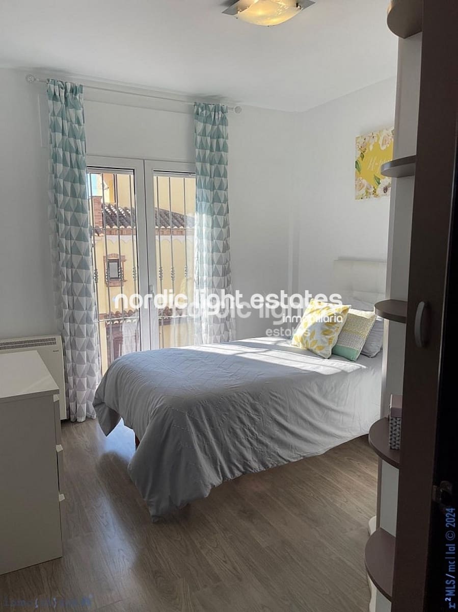 5 soveværelse Semi-Rækkehus til salg i Nerja med swimmingpool - € 750.000 (Ref: 8595606)