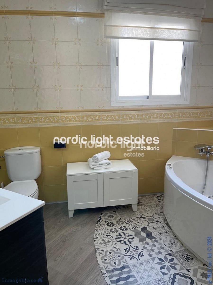 5 soveværelse Semi-Rækkehus til salg i Nerja med swimmingpool - € 750.000 (Ref: 8595606)