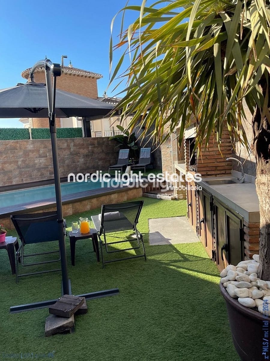 5 soveværelse Semi-Rækkehus til salg i Nerja med swimmingpool - € 750.000 (Ref: 8595606)