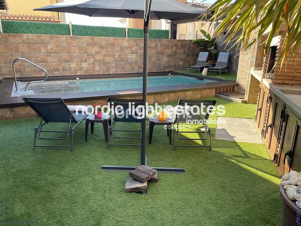 5 soveværelse Semi-Rækkehus til salg i Nerja med swimmingpool - € 750.000 (Ref: 8595606)