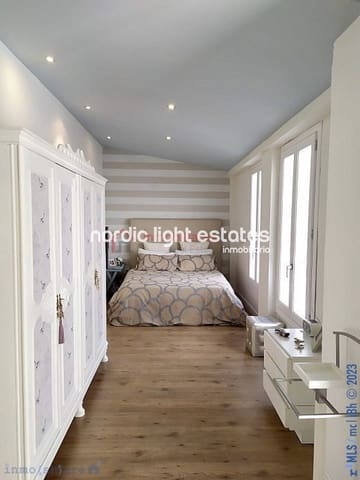 5 makuuhuone Paritalo myytävänä paikassa Vélez-Málaga - 399 000 € (Ref: 8596058)