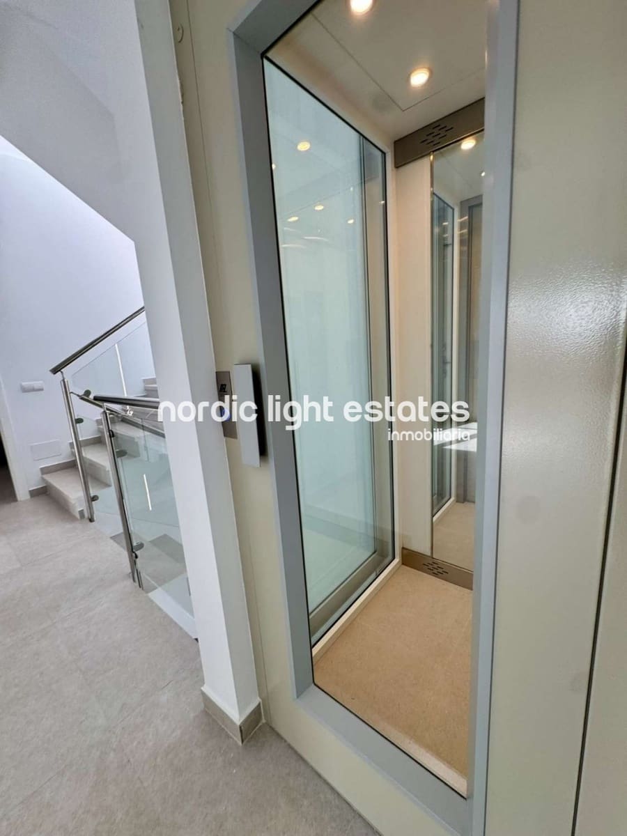 4 quarto Moradia para venda em Nerja com piscina garagem - 865 000 € (Ref: 8640194)