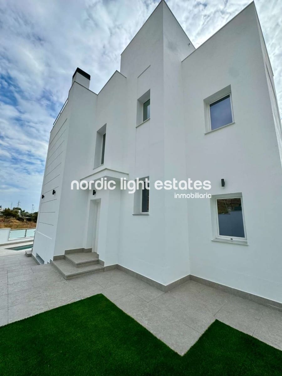 4 quarto Moradia para venda em Nerja com piscina garagem - 865 000 € (Ref: 8640194)