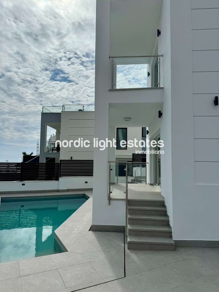 4 quarto Moradia para venda em Nerja com piscina garagem - 865 000 € (Ref: 8640194)