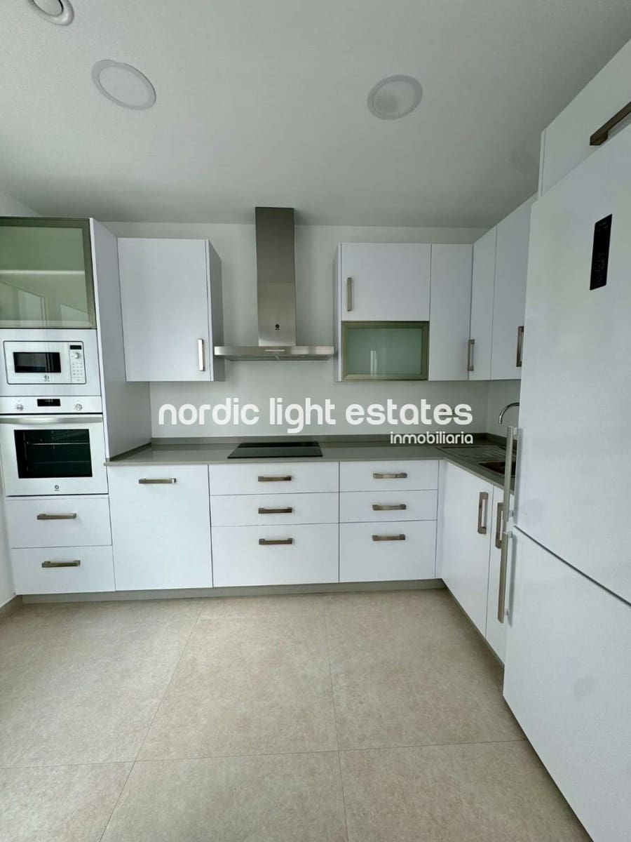 4 quarto Moradia para venda em Nerja com piscina garagem - 865 000 € (Ref: 8640194)