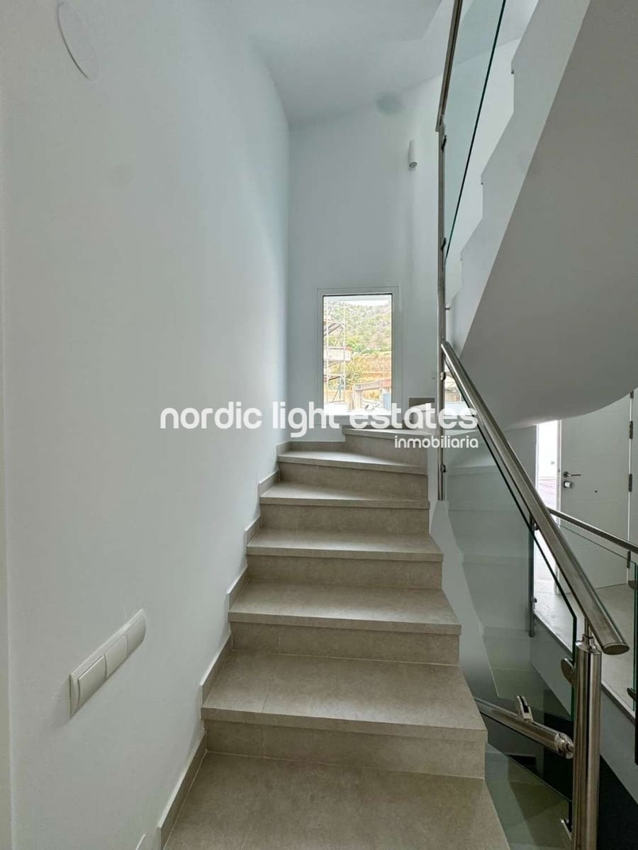 4 quarto Moradia para venda em Nerja com piscina garagem - 865 000 € (Ref: 8640194)