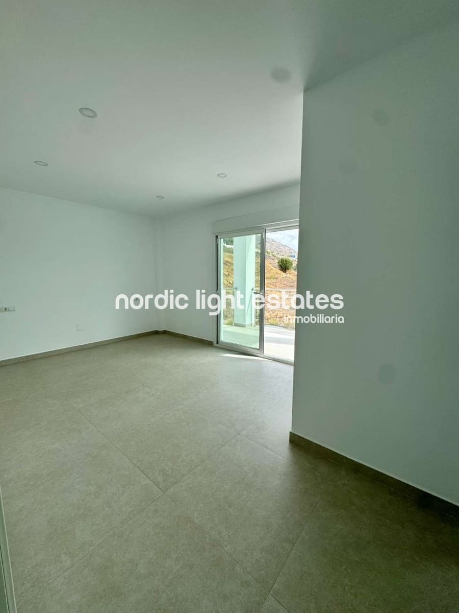 4 quarto Moradia para venda em Nerja com piscina garagem - 865 000 € (Ref: 8640194)