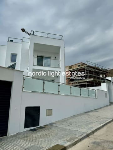 4 bedroom Villa for sale in Nerja with pool garage - € 865,000 (Ref: 8640194)