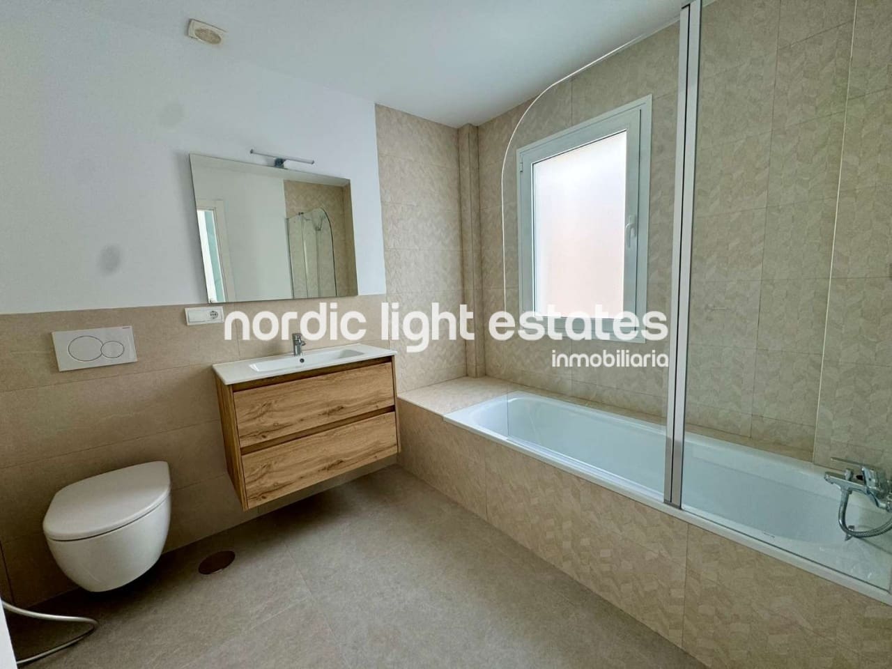 4 quarto Moradia para venda em Nerja com piscina garagem - 865 000 € (Ref: 8640194)