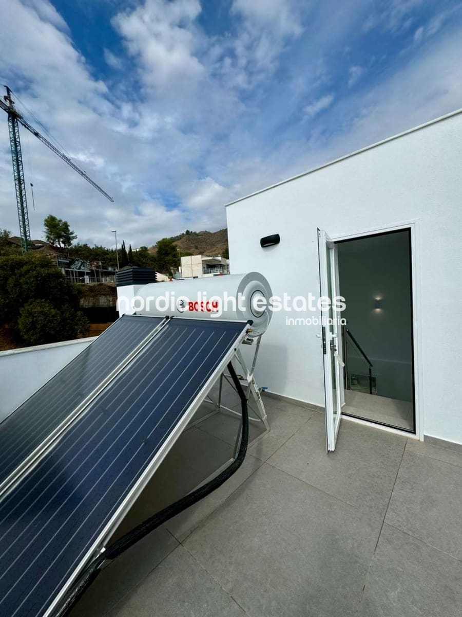 4 quarto Moradia para venda em Nerja com piscina garagem - 865 000 € (Ref: 8640194)