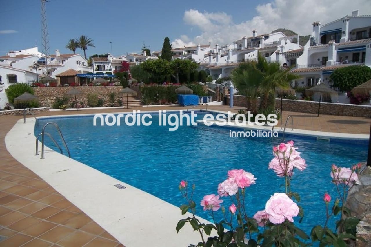 2 soveværelse Semi-Rækkehus til salg i Nerja med swimmingpool - € 330.000 (Ref: 8647042)