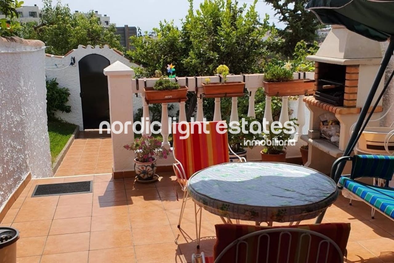 2 soveværelse Semi-Rækkehus til salg i Nerja med swimmingpool - € 330.000 (Ref: 8647042)