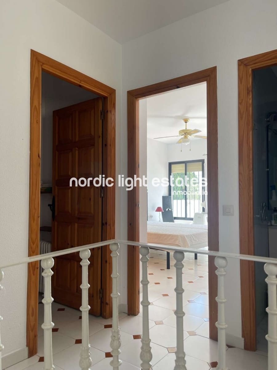 Chalet de 3 habitaciones en Nerja en venta con piscina garaje - 599.000 € (Ref: 8647048)