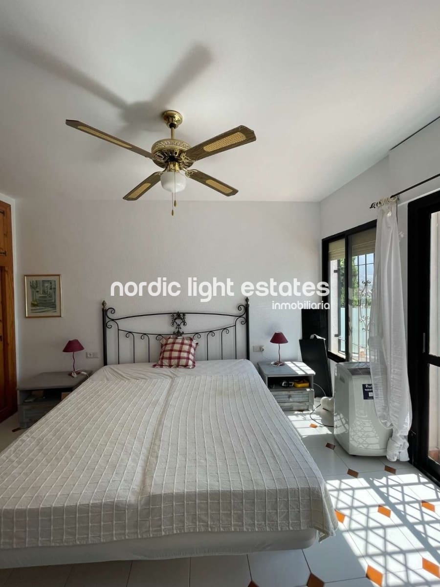 Chalet de 3 habitaciones en Nerja en venta con piscina garaje - 599.000 € (Ref: 8647048)