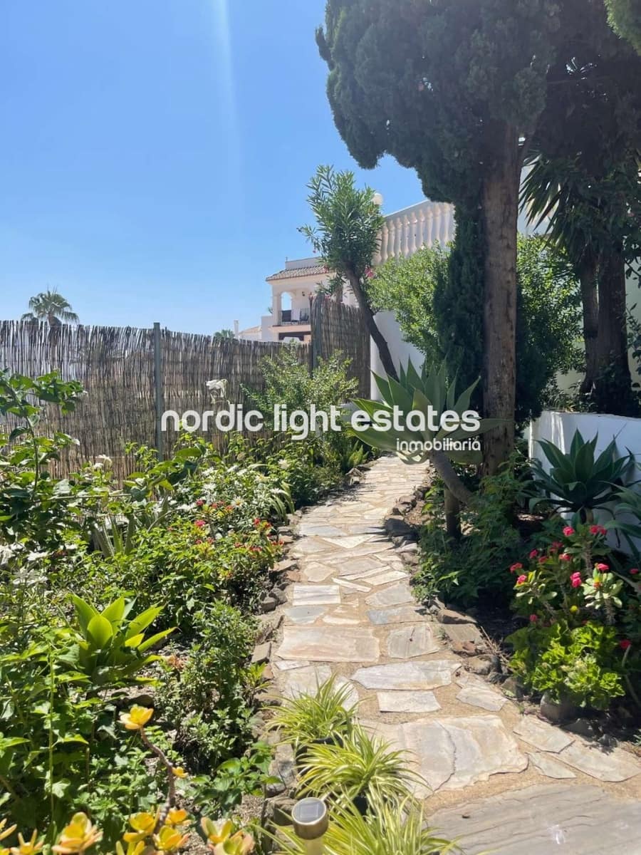 Chalet de 3 habitaciones en Nerja en venta con piscina garaje - 599.000 € (Ref: 8647048)