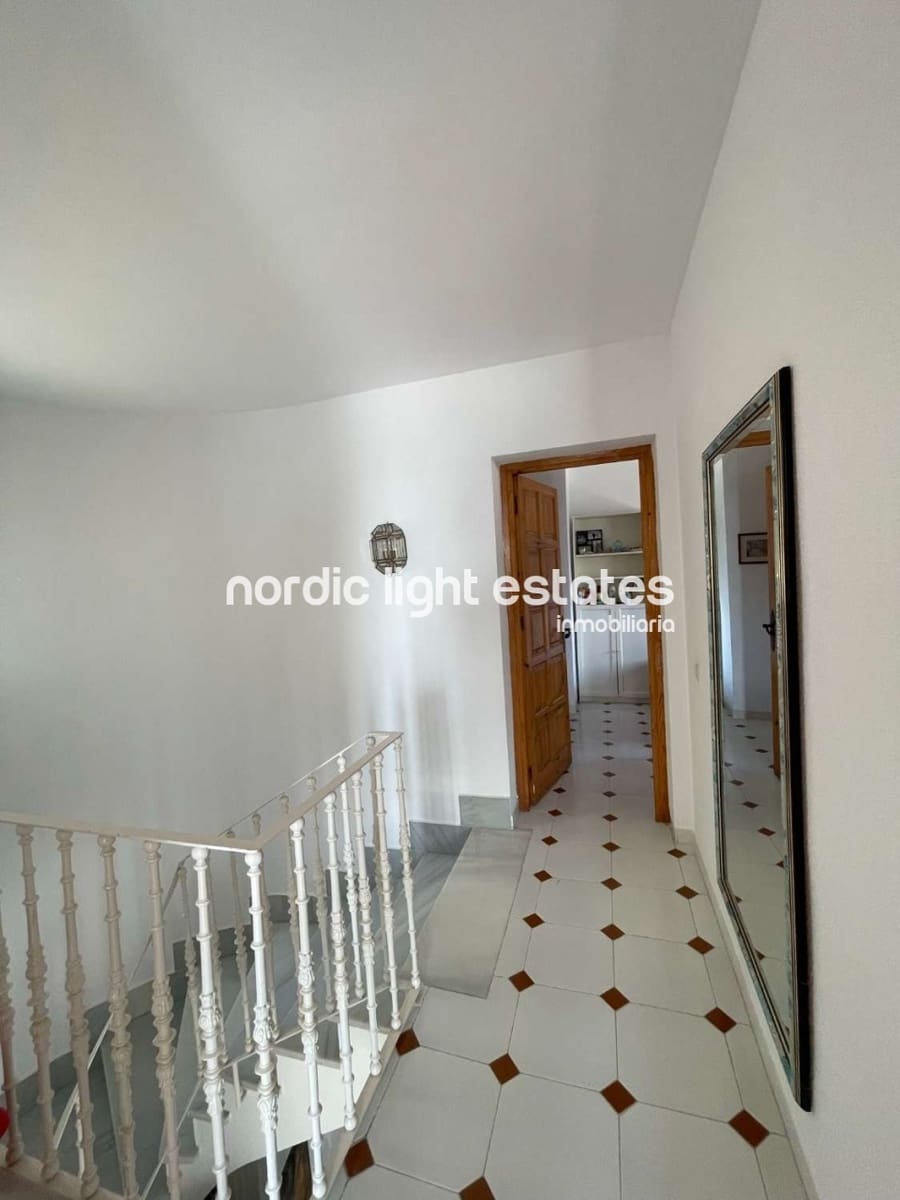 Chalet de 3 habitaciones en Nerja en venta con piscina garaje - 599.000 € (Ref: 8647048)