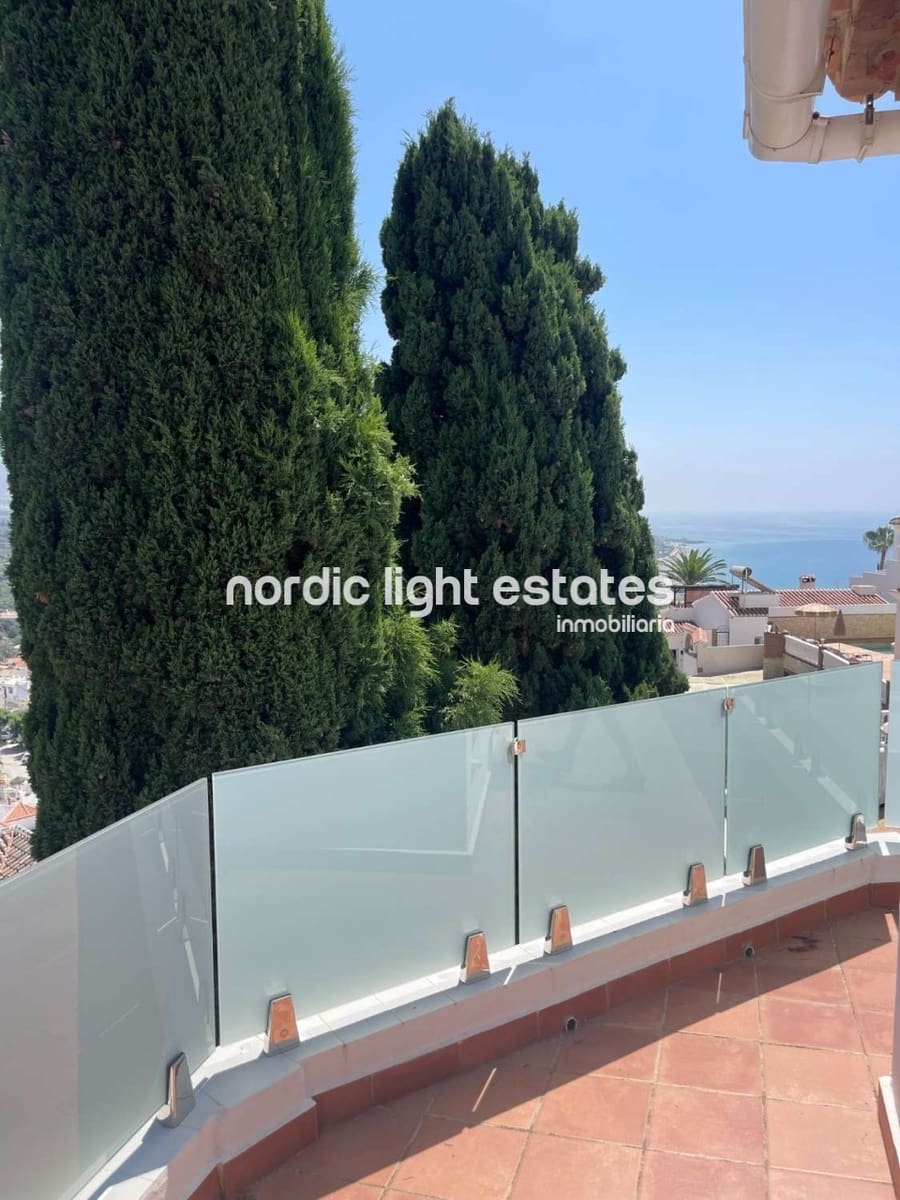 Chalet de 3 habitaciones en Nerja en venta con piscina garaje - 599.000 € (Ref: 8647048)