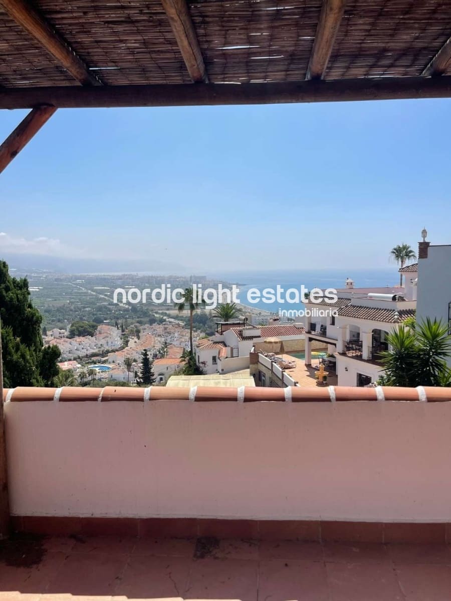 Chalet de 3 habitaciones en Nerja en venta con piscina garaje - 599.000 € (Ref: 8647048)