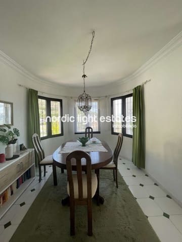 Chalet de 3 habitaciones en Nerja en venta con piscina garaje - 599.000 € (Ref: 8647048)