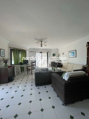 Chalet de 3 habitaciones en Nerja en venta con piscina garaje - 599.000 € (Ref: 8647048)