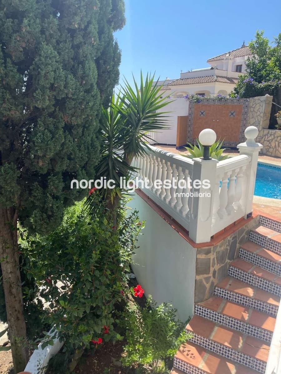 Chalet de 3 habitaciones en Nerja en venta con piscina garaje - 599.000 € (Ref: 8647048)