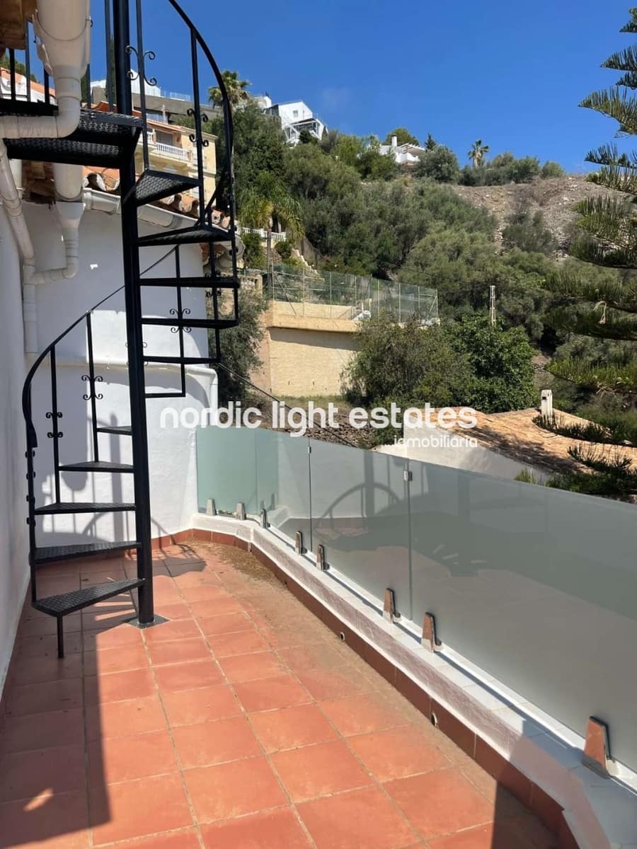 Chalet de 3 habitaciones en Nerja en venta con piscina garaje - 599.000 € (Ref: 8647048)