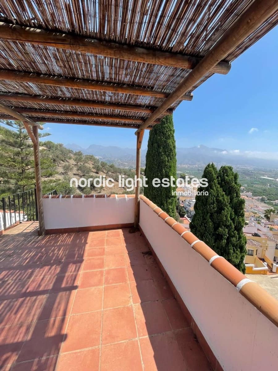 Chalet de 3 habitaciones en Nerja en venta con piscina garaje - 599.000 € (Ref: 8647048)