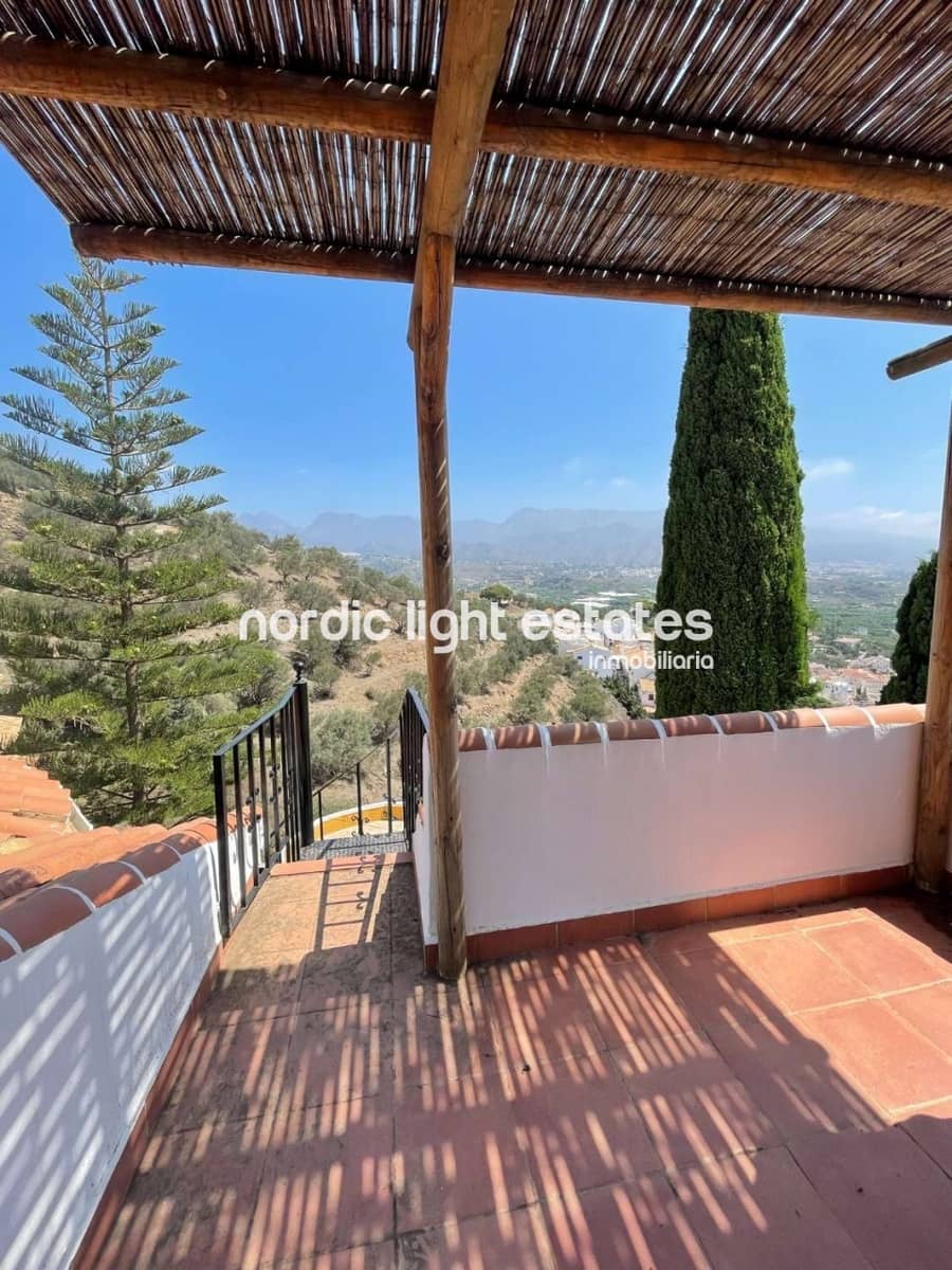 Chalet de 3 habitaciones en Nerja en venta con piscina garaje - 599.000 € (Ref: 8647048)