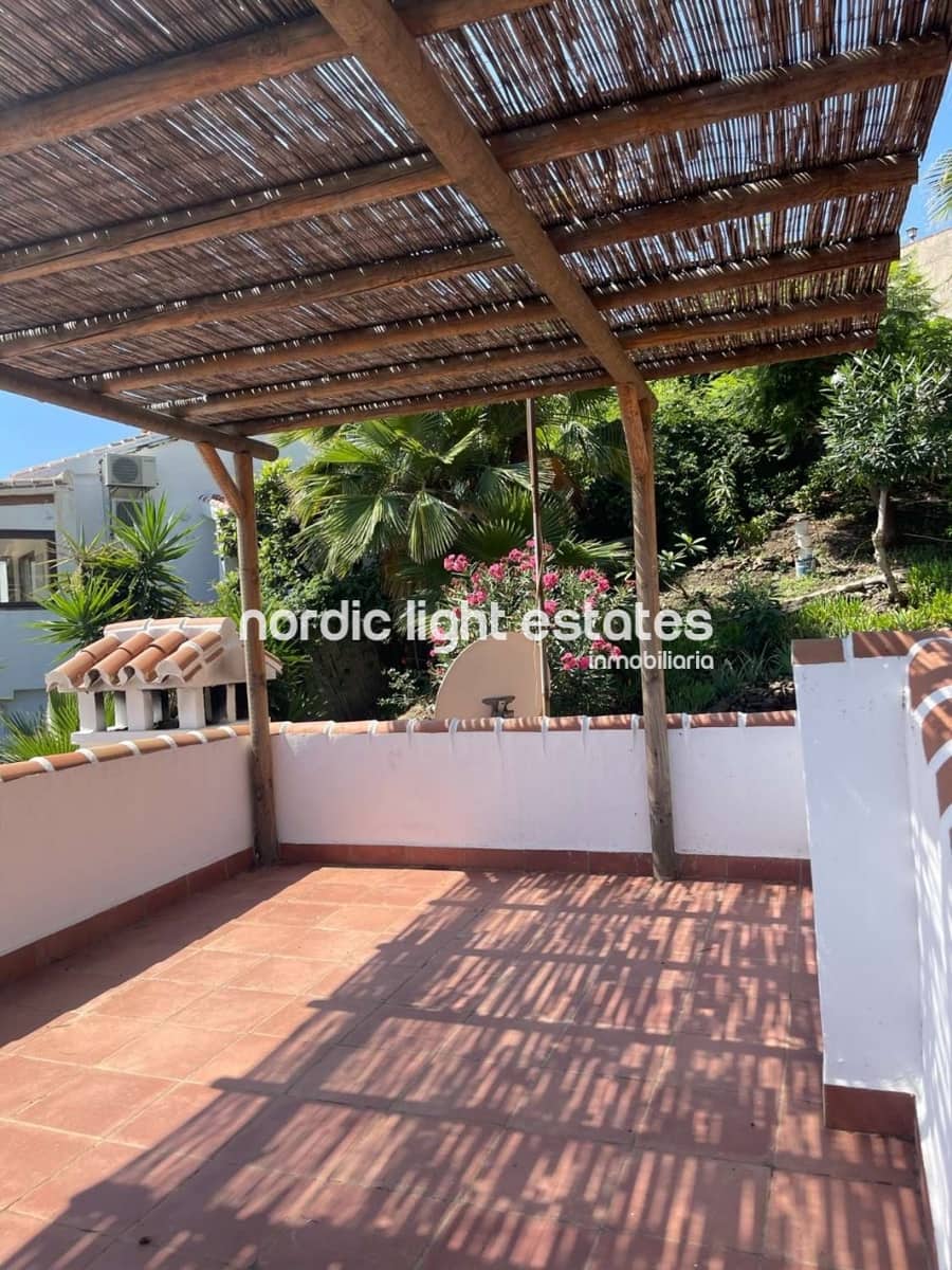 Chalet de 3 habitaciones en Nerja en venta con piscina garaje - 599.000 € (Ref: 8647048)