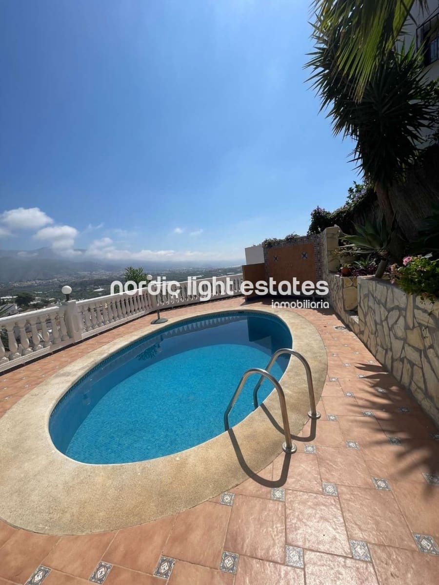 Chalet de 3 habitaciones en Nerja en venta con piscina garaje - 599.000 € (Ref: 8647048)