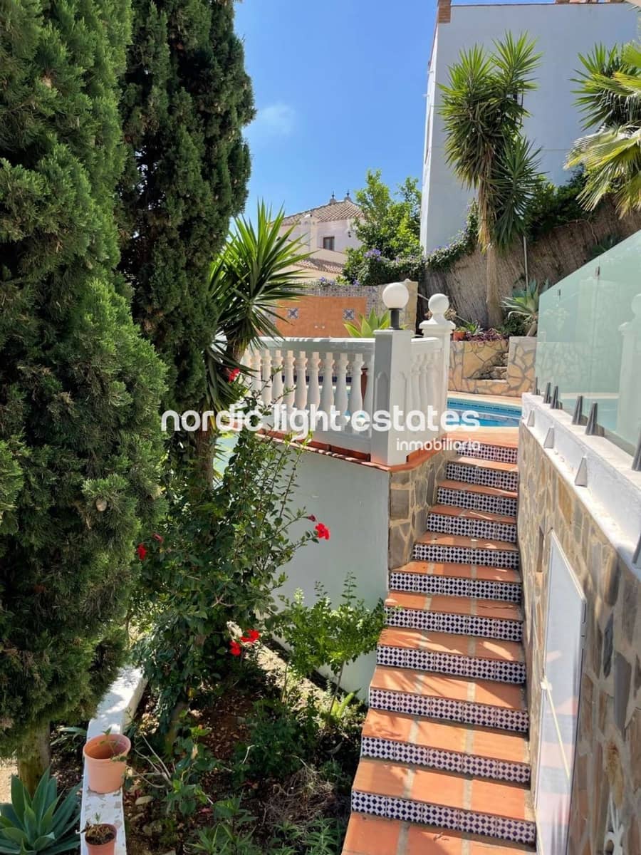 Chalet de 3 habitaciones en Nerja en venta con piscina garaje - 599.000 € (Ref: 8647048)