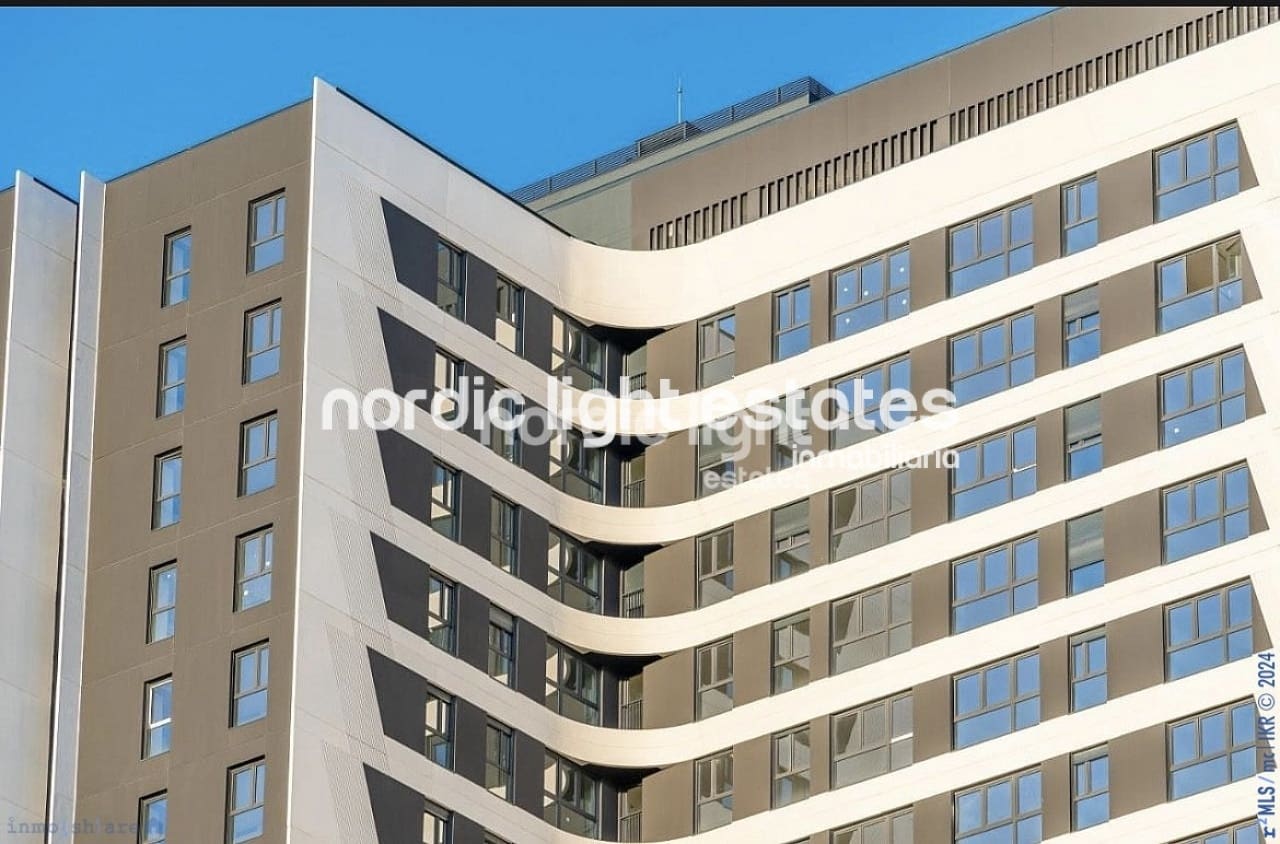 2 soveværelse Lejlighed til salg i Malaga by med swimmingpool - € 475.000 (Ref: 8697142)