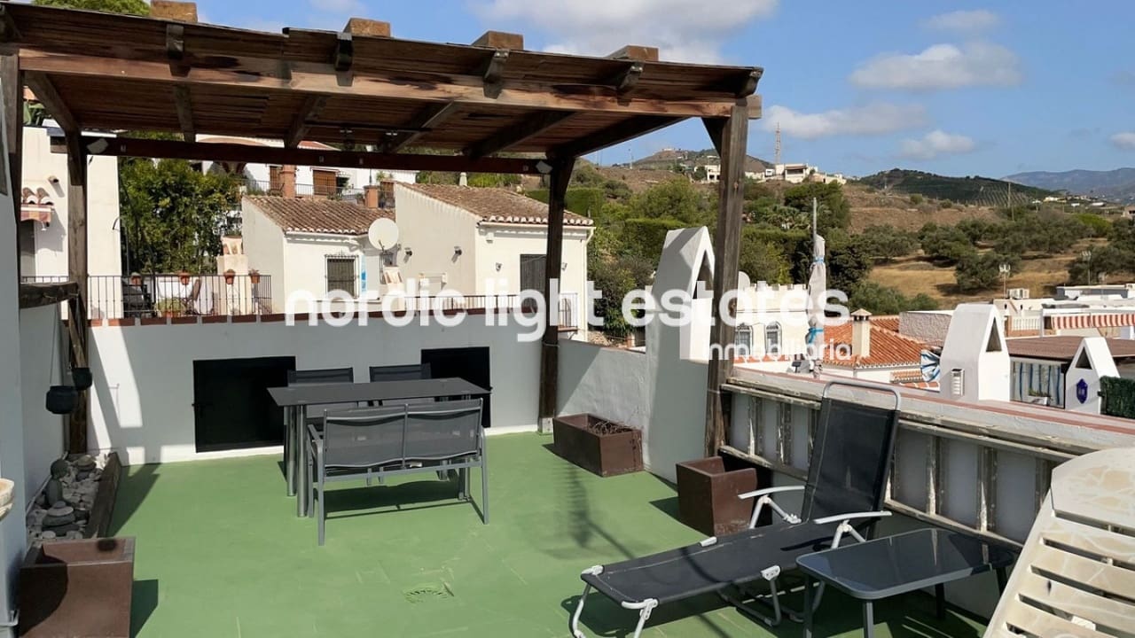 3 bedroom Semi-detached Villa for sale in Nerja with pool - € 340,000 (Ref: 8724832)