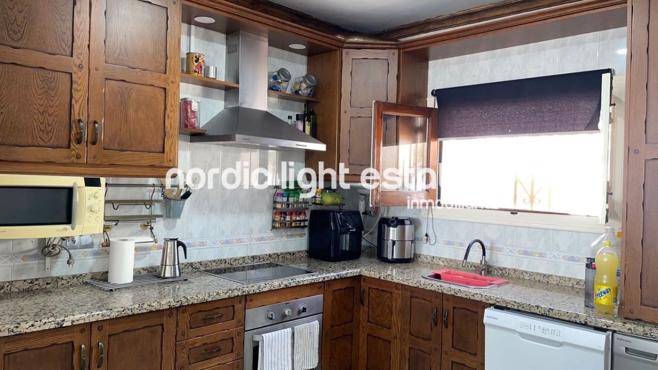3 bedroom Semi-detached Villa for sale in Nerja with pool - € 340,000 (Ref: 8724832)