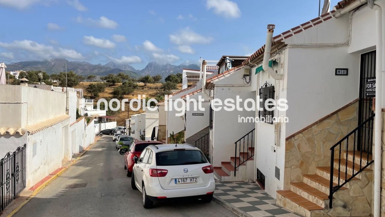 3 bedroom Semi-detached Villa for sale in Nerja with pool - € 340,000 (Ref: 8724832)