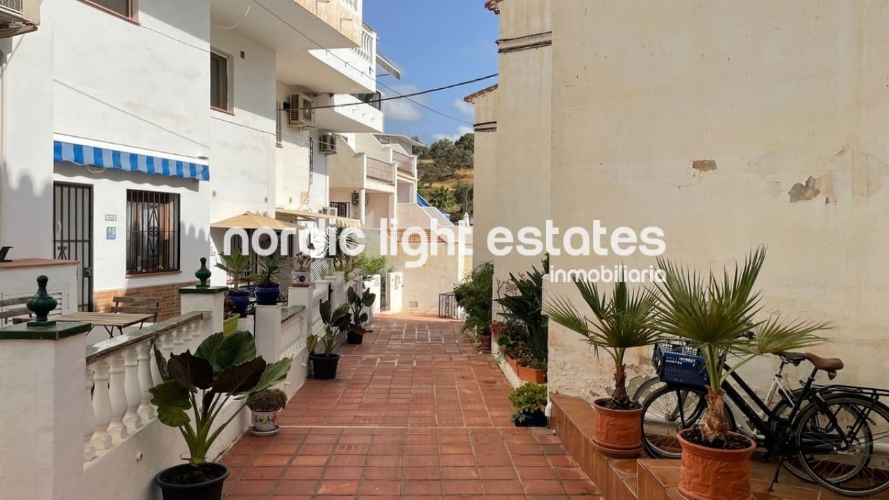 3 bedroom Semi-detached Villa for sale in Nerja with pool - € 340,000 (Ref: 8724832)