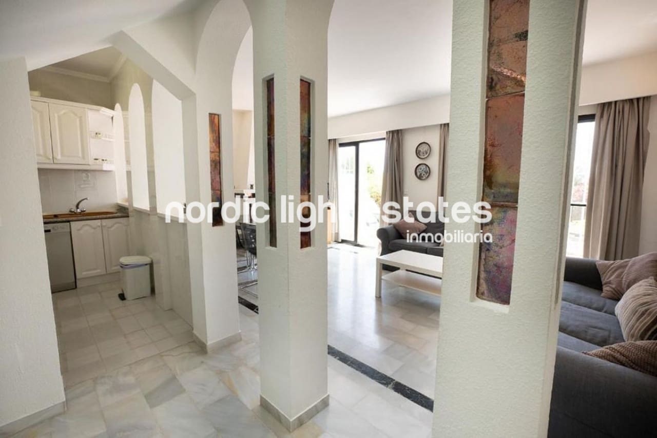 3 soverom Kjedet enebolig til salgs i Nerja med svømmebasseng - € 390 000 (Ref: 8727087)