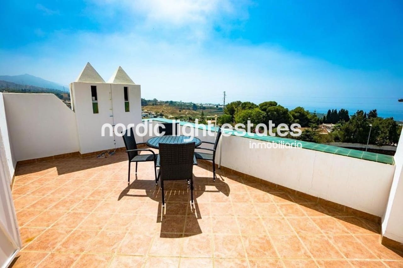 3 soverom Kjedet enebolig til salgs i Nerja med svømmebasseng - € 390 000 (Ref: 8727087)