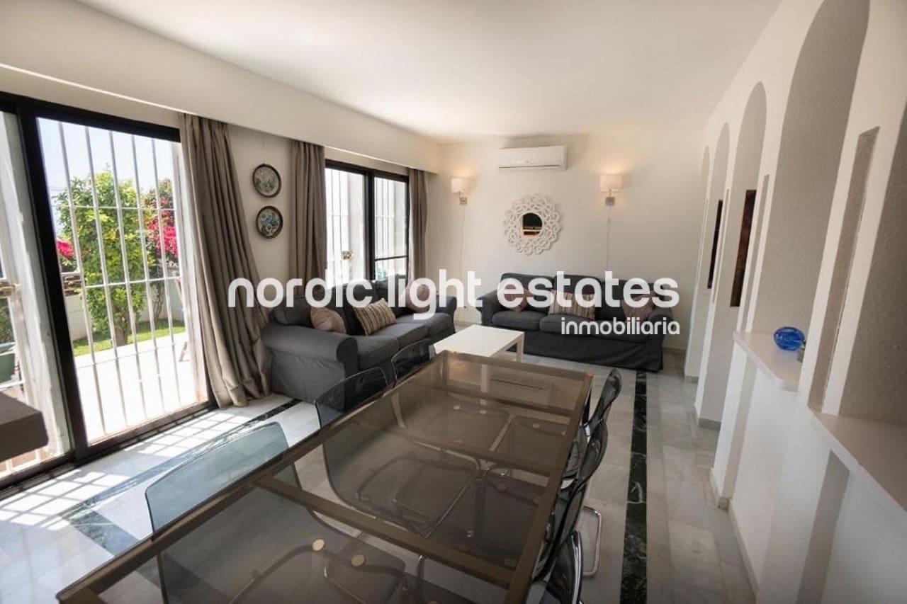 3 soverom Kjedet enebolig til salgs i Nerja med svømmebasseng - € 390 000 (Ref: 8727087)