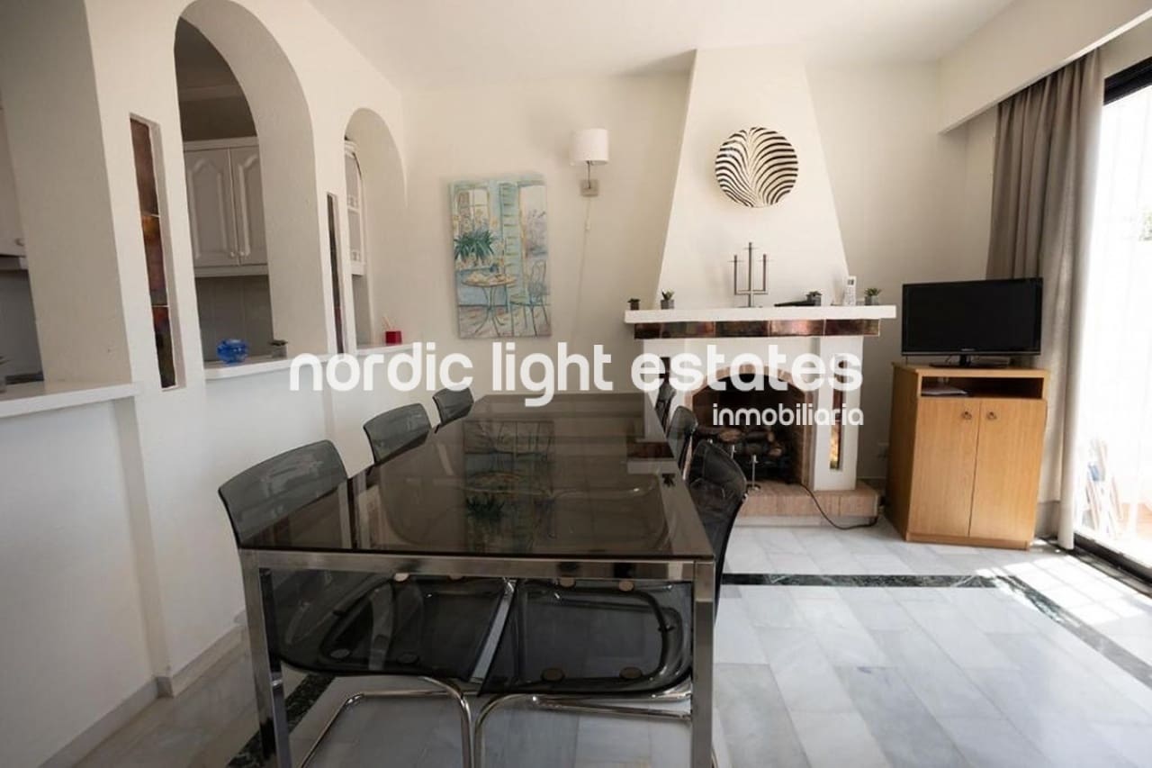 3 soverom Kjedet enebolig til salgs i Nerja med svømmebasseng - € 390 000 (Ref: 8727087)