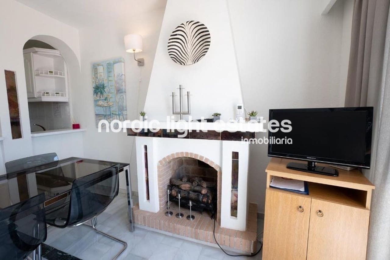 3 soverom Kjedet enebolig til salgs i Nerja med svømmebasseng - € 390 000 (Ref: 8727087)