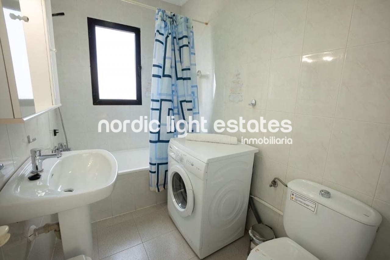 3 soverom Kjedet enebolig til salgs i Nerja med svømmebasseng - € 390 000 (Ref: 8727087)