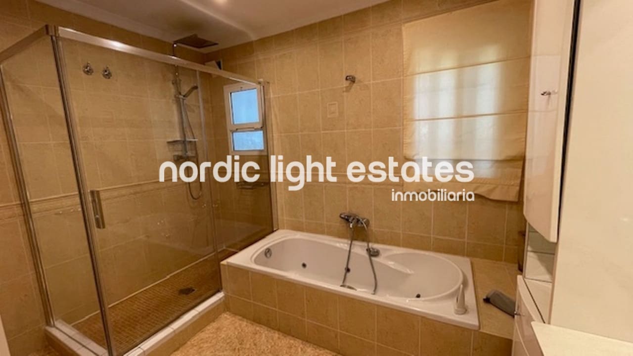 4 bedroom Villa for sale in Nerja with pool - € 699,000 (Ref: 8758565)