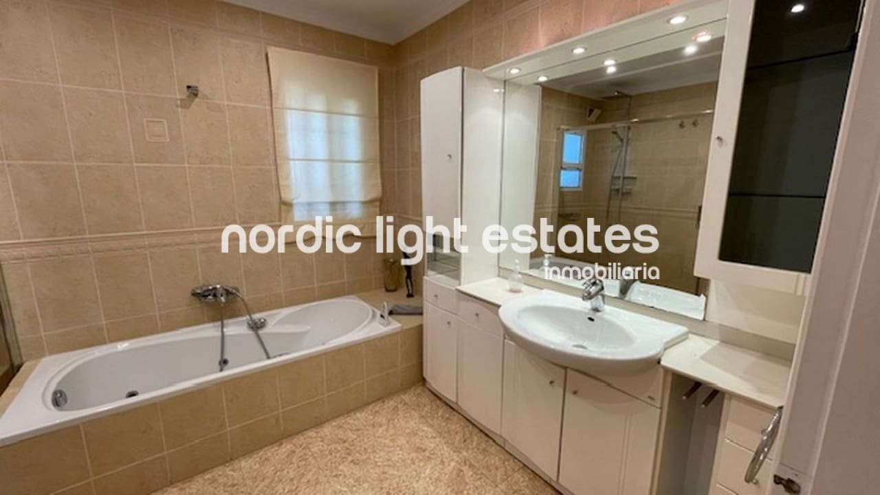 4 bedroom Villa for sale in Nerja with pool - € 699,000 (Ref: 8758565)