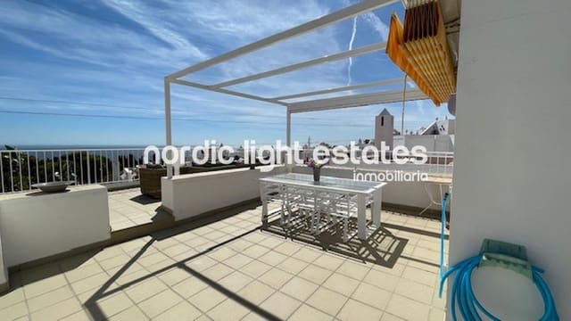 4 bedroom Villa for sale in Nerja with pool - € 699,000 (Ref: 8758565)