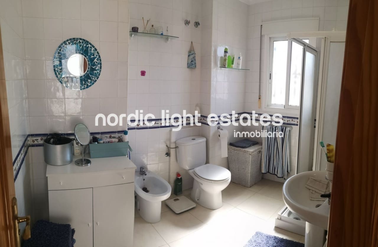 3 soveværelse Villa til salg i Torrox-Costa med swimmingpool garage - € 425.000 (Ref: 8784283)