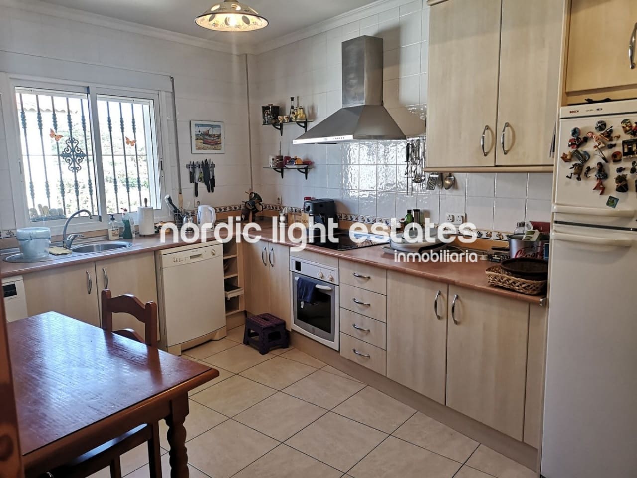 3 soveværelse Villa til salg i Torrox-Costa med swimmingpool garage - € 425.000 (Ref: 8784283)