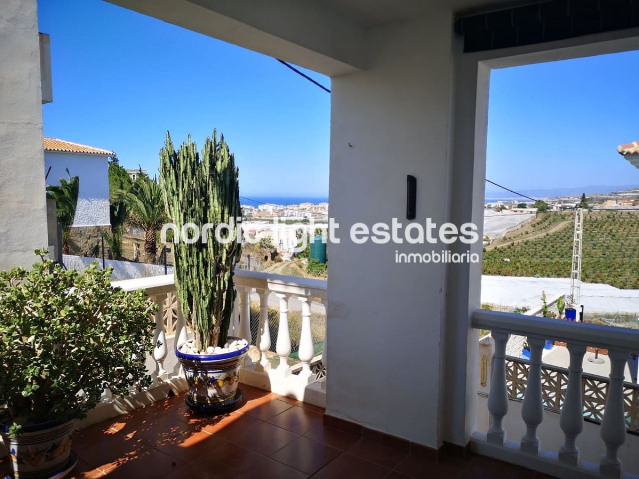 3 soveværelse Villa til salg i Torrox-Costa med swimmingpool garage - € 425.000 (Ref: 8784283)