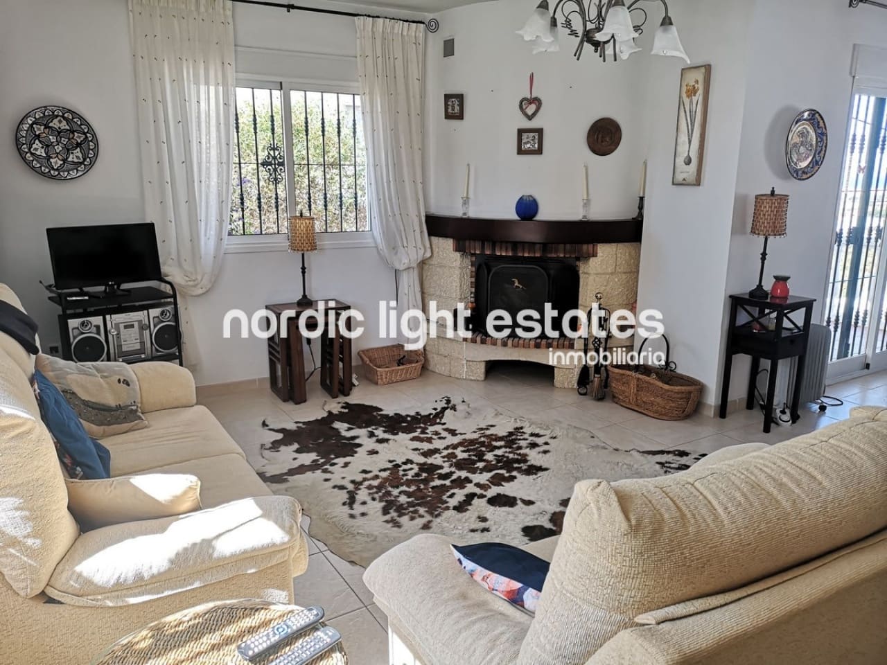 3 soveværelse Villa til salg i Torrox-Costa med swimmingpool garage - € 425.000 (Ref: 8784283)